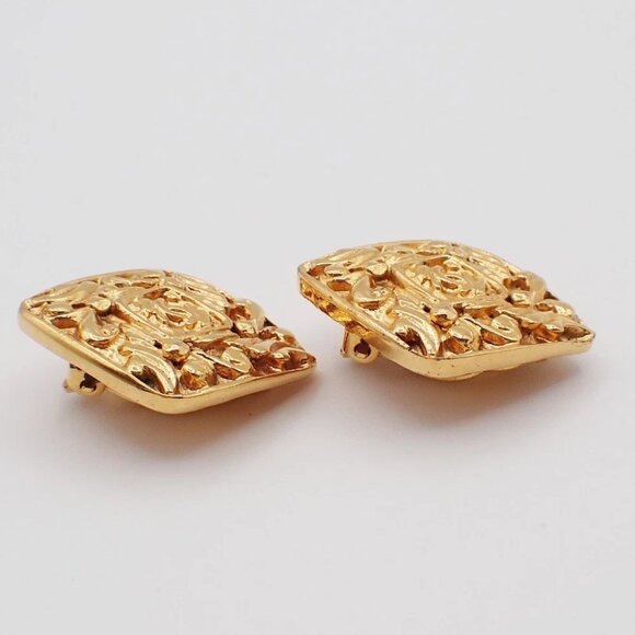 CHANEL CC Logo Diamond Shape Earrings Clip-On Gold GHW France 34KP109 - Picture 5 of 11